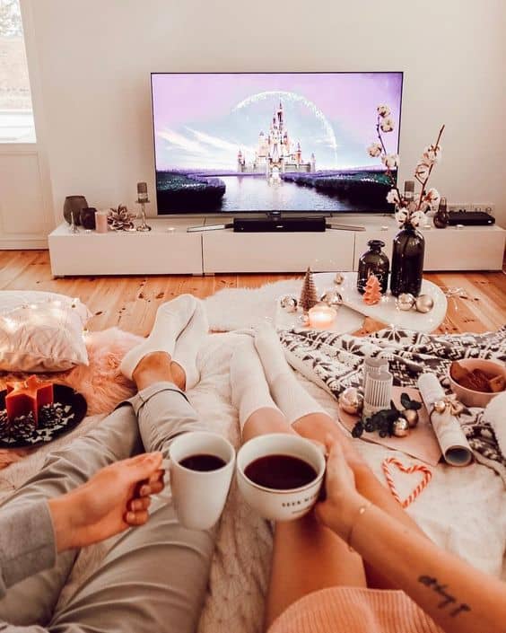 “From Blockbusters to Love Stories: A Guide to Romantic Movie Nights”